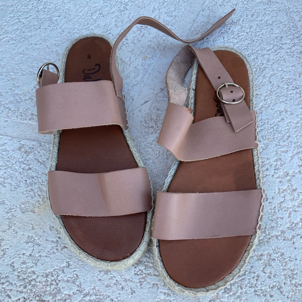New Dalsom made in Spain sandals size 8M color multi